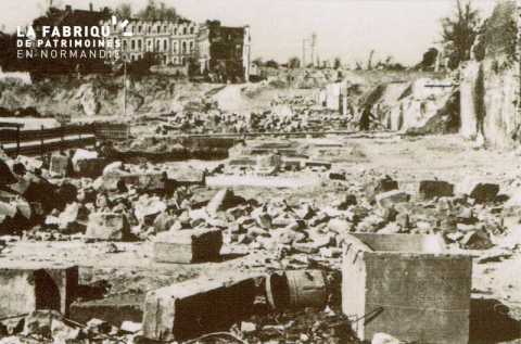 Caen détruit en 1944, haut du Gaillon depuis le Château