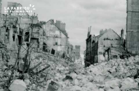 Caen detruit_1944_rue St Jean