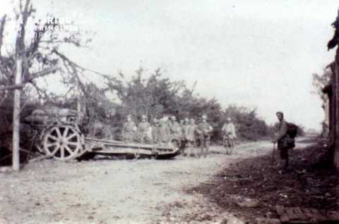 Verdun.  Convoi de prisonniers capturés sous Douaumont