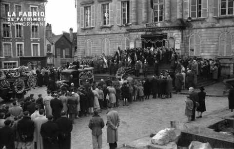 Cérémonie de funérailles à Falaise