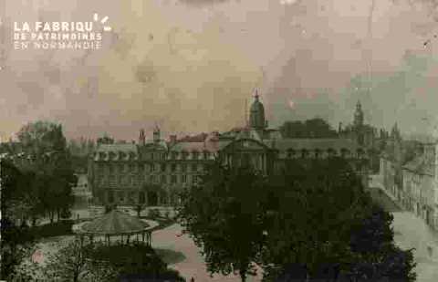 Mairie ancienne et kioske avt 1936