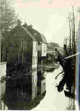 Bord de rivière et maison XVIII ème
