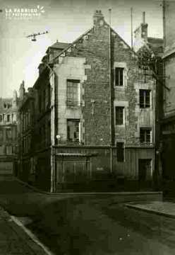 Immeuble rue Leroy et rue des Chanoines