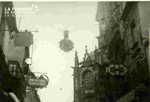 Horloge suspendue à Argentan