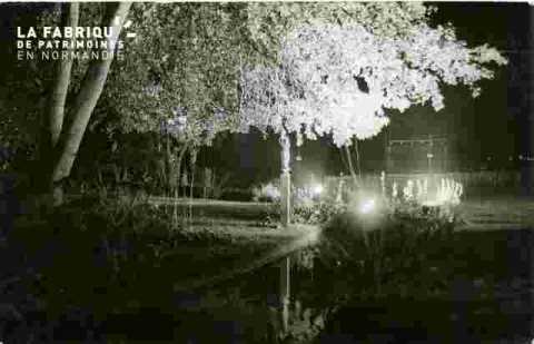 Parc éclairé de nuit