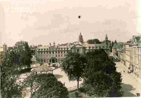Monuments in English-Château-Saint Etienne-Trinité-R Saint Pierre
