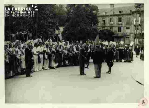 Fêtes Provençales. L'Académie Provençale entonne un hymne