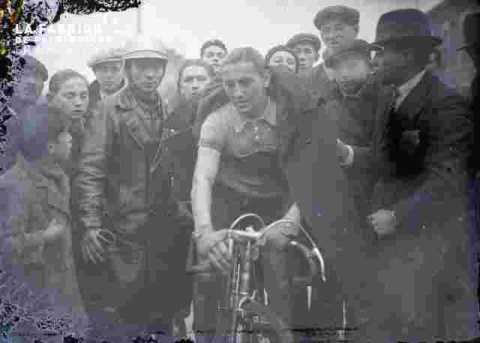 cyclisme, coureur prèt à partir