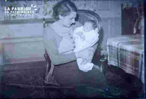 couple agé avec bébé