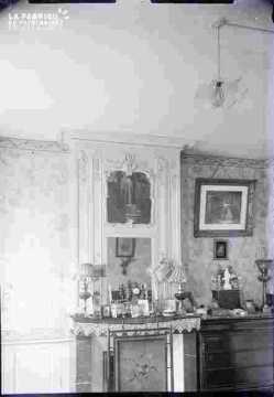 Salon avec glace et pendule et tableaux, Préfecture ?