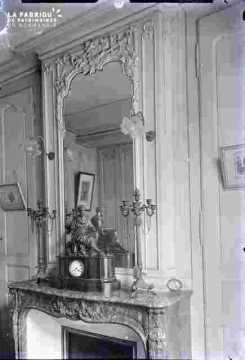 Salon avec glace et pendule et tableaux, Préfecture ?