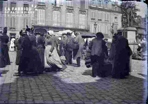 Marché sur la  place Saint Sauveur
