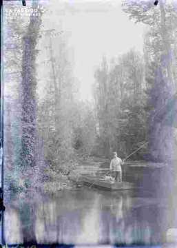Rivière avec pêcheur
