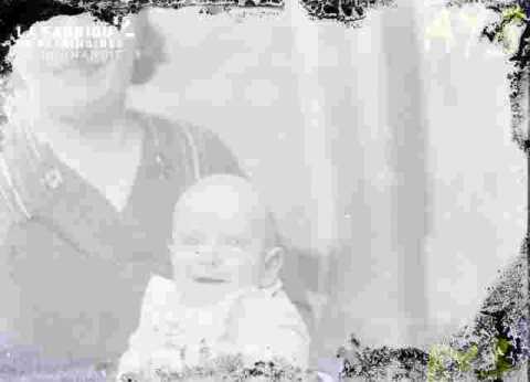 Jeune femme et bébé