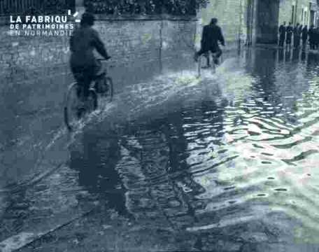 Inondation-L'eau sur le Grand Cours