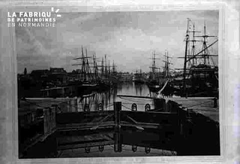 Le port-Ecluse sur l'Orne & bassin Saint Pierre