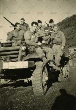 Soldats français sur une jeep