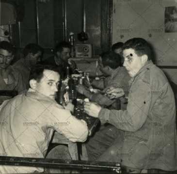 Soldats français au repos