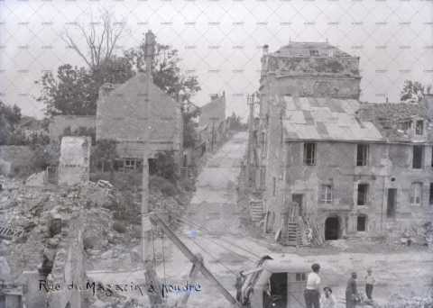 Caen en ruines, angle rue du Gaillon - rue du Magasin à Poudre