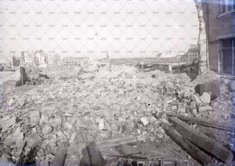 Caen en ruines, rue du Général Decaen