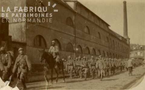 Armée française en déplacement, route de Rouen à Beauvais
