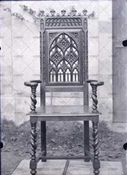 Chaise sculptée