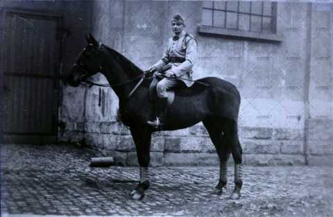 Portrait d'un militaire à cheval