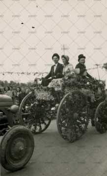 29 mai 1950, défilé de chars décorés