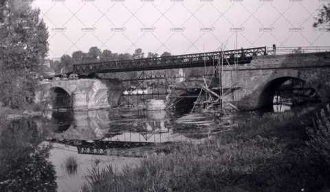 Pont d'Ouilly : reconstruction du pont 
