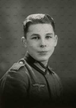 Portrait d'un jeune soldat alsacien enrôlé de force dans l'armée allemande, la Wehrmacht 