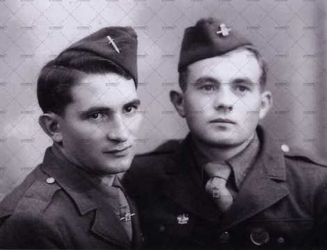 Portrait de deux soldats américains avec calots