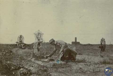 1915, recueillement à Bray sur Somme