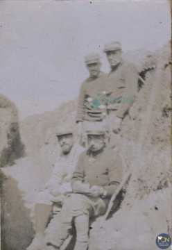 1915, soldats dans les tranchées à Mametz